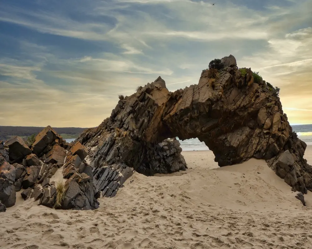 Hiking the Cape Queen Elizabeth Track to find the Bruny Island Mars Bluff Arch